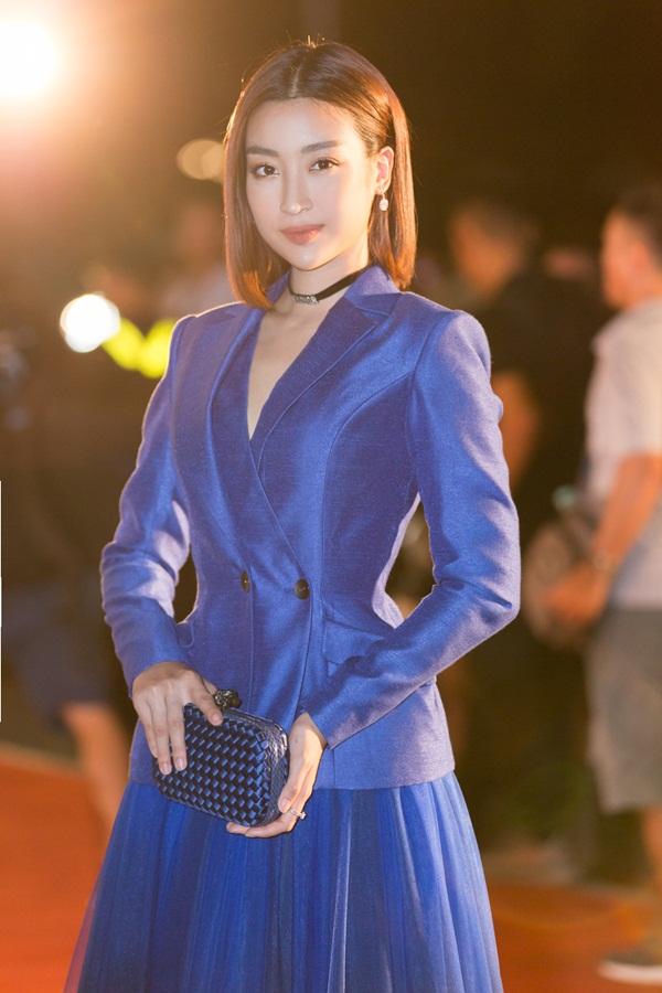 Mai Phương Thúy sáng rực trên thảm đỏ Miss World Vietnam - 2sao