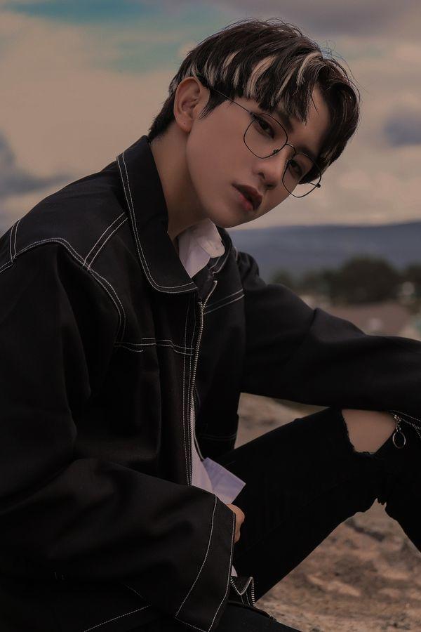 Công khai ủng hộ Uni5 nhưng Han Sara lại ngầm thể hiện tình cảm với Tùng Maru như thế này-4