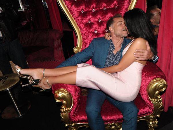 Tài tử U65 tổ chức lễ đính hôn thác loạn, lộ hành động kém sang của hôn thê 21 tuổi-3