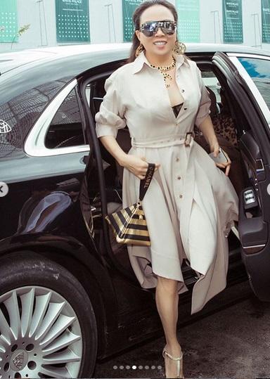 Ngoài phong cách thời trang hiếm khi đẹp, Phượng Chanel lại bị soi cách xuống xe kém sang-7