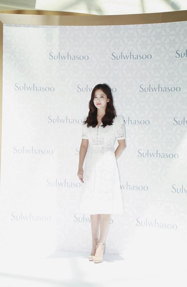 Nụ cười rạng rỡ hiếm hoi của Song Hye Kyo sau khi bị Song Joong Ki đánh úp việc ly hôn-13