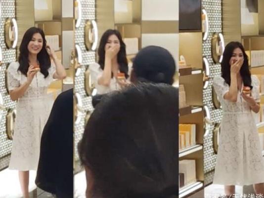 Giữa bão ly hôn Song Joong Ki, Song Hye Kyo vẫn đẹp không tì vết và được các thương hiệu lớn ưu ái-14