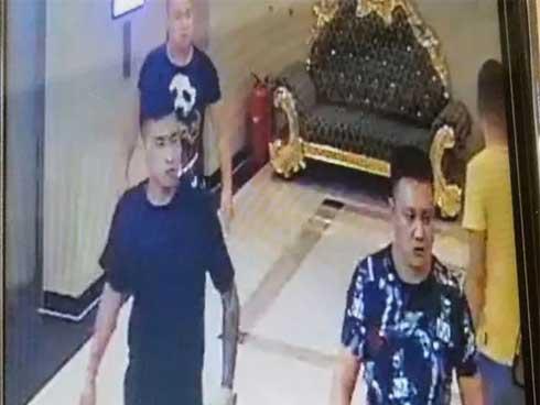 Bắt 4 nghi phạm chém chết du khách nước ngoài