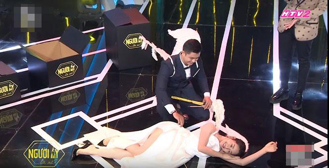 Váy áo bị chê hở hang, vô duyên của khách mời, diễn viên trên sóng truyền hình-1