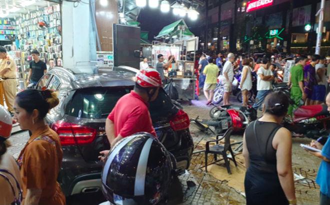 Nữ tài xế lái Mercedes đâm hàng loạt người ở Sài Gòn: Xe mượn của bạn, đạp nhầm chân ga-1