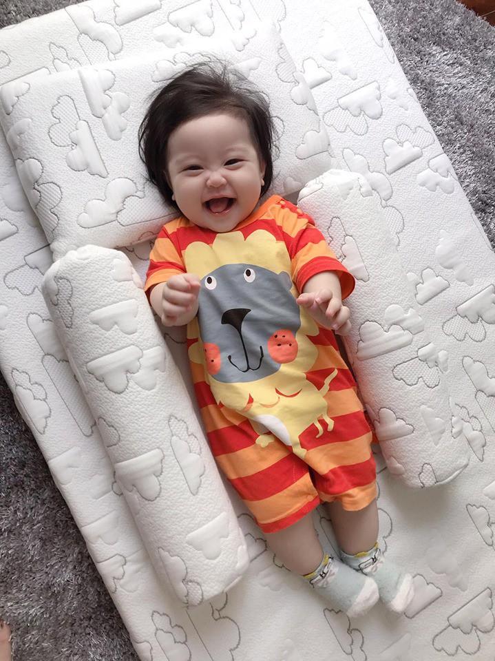 Mới 6 tháng tuổi nhưng con gái thứ 4 của hot mom Hằng Túi chiếm mọi spotlight hội bỉm sữa vì quá đáng yêu-3