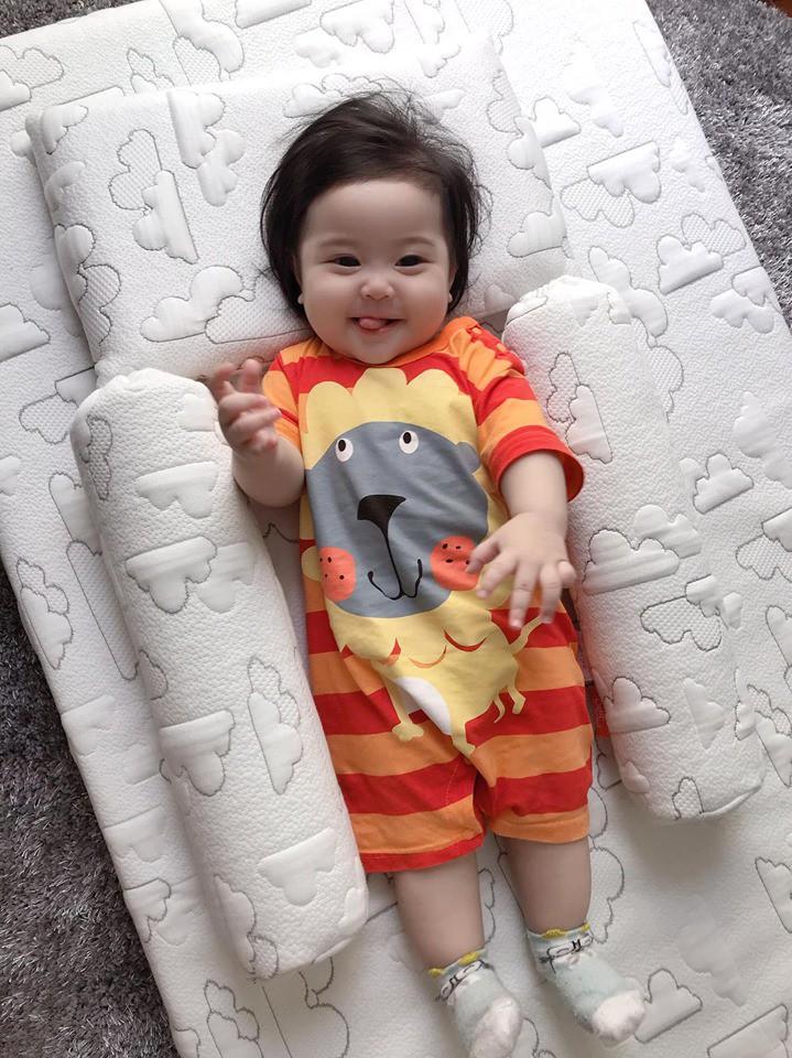 Mới 6 tháng tuổi nhưng con gái thứ 4 của hot mom Hằng Túi chiếm mọi spotlight hội bỉm sữa vì quá đáng yêu-4