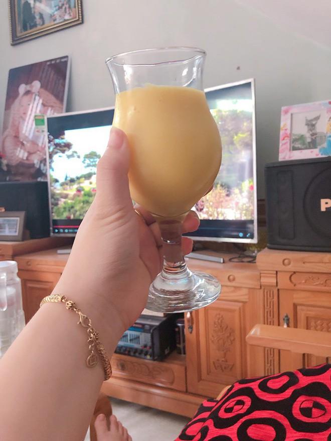 Màn xay sinh tố bơ toe toét, tung tóe nhìn khiếp vía của cô nàng vụng-3