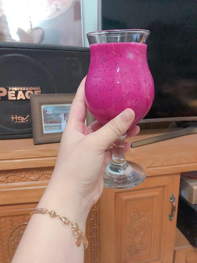 Màn xay sinh tố bơ toe toét, tung tóe nhìn khiếp vía của cô nàng vụng-4