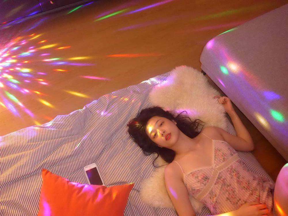 Công chúa Sulli và vô số lần thả rông ngực, tạo dáng phản cảm gây nhức mắt-20