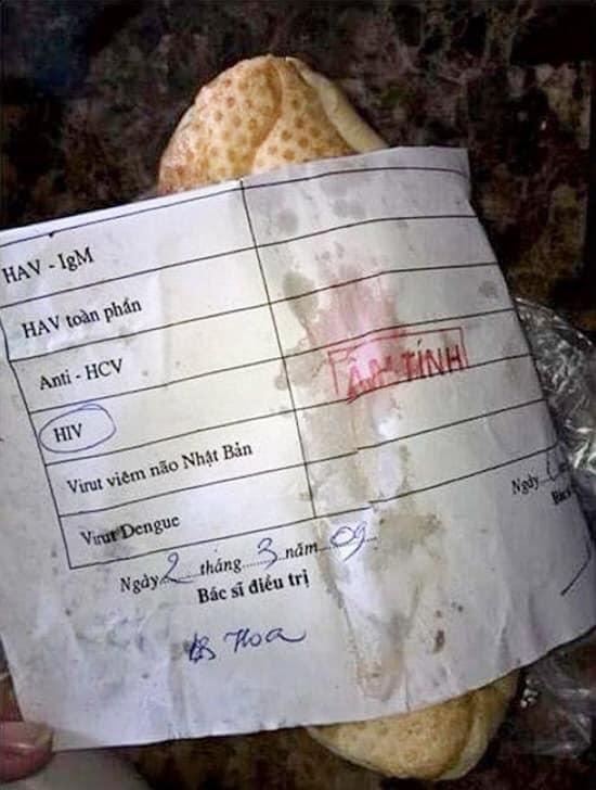 Hết hồn với những mảnh giấy gói bánh mì, nhìn thôi đã buồn nôn chứ nói gì đến ăn-8