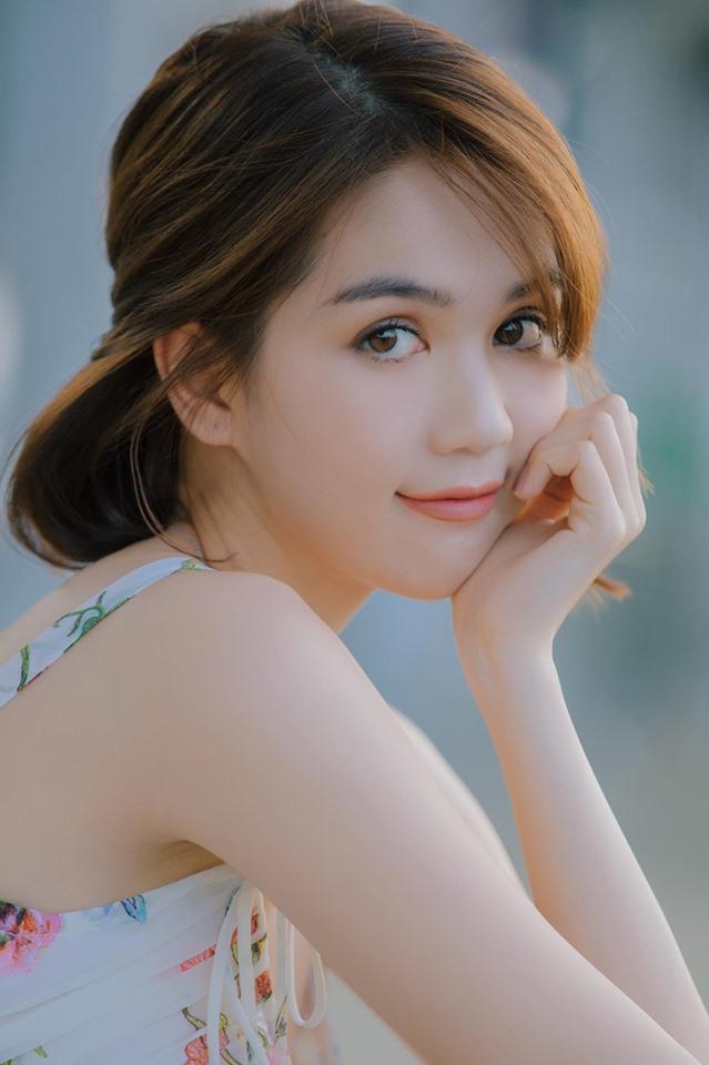 Linh Chi tuyên bố muốn cắn nát mặt Ngọc Trinh-1