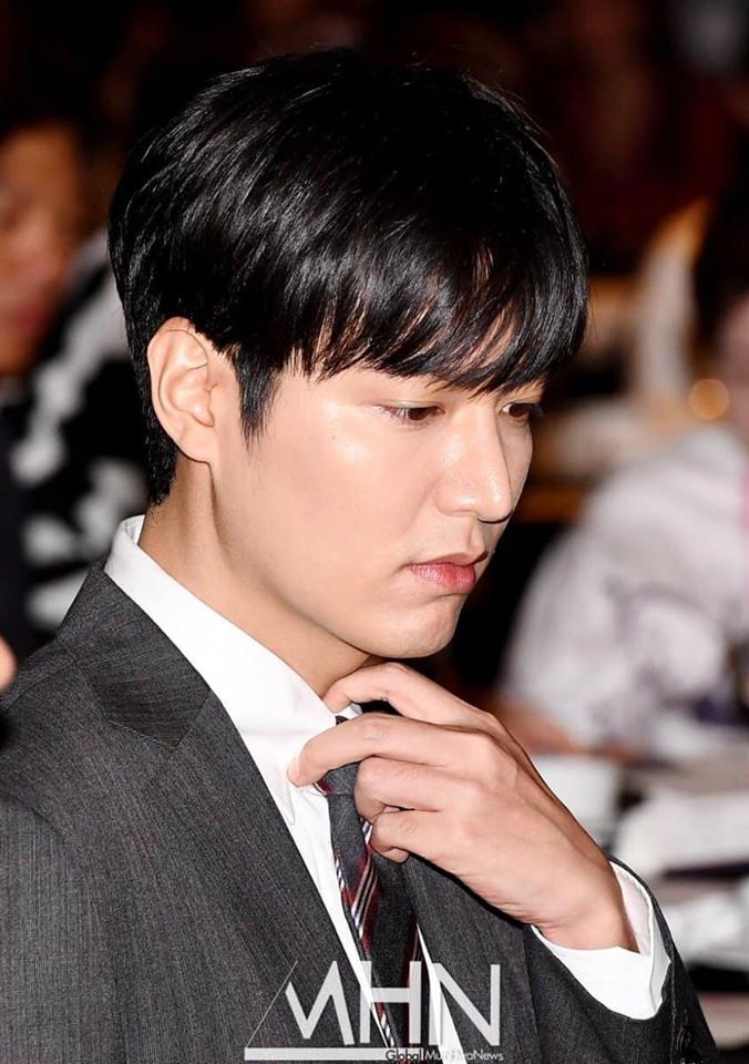 Bị chê tăng cân, Lee Min Ho tái xuất showbiz đẹp trai ngời ngời đốn tim người hâm mộ-2