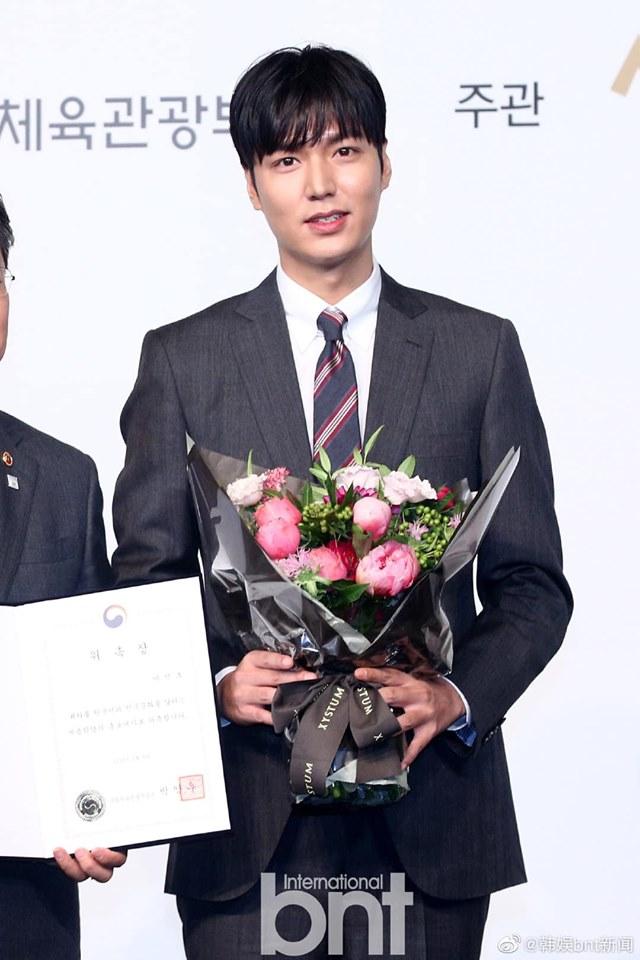 Bị chê tăng cân, Lee Min Ho tái xuất showbiz đẹp trai ngời ngời đốn tim người hâm mộ-1