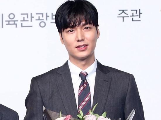Bị chê tăng cân, Lee Min Ho tái xuất showbiz đẹp trai ngời ngời 'đốn tim' người hâm mộ