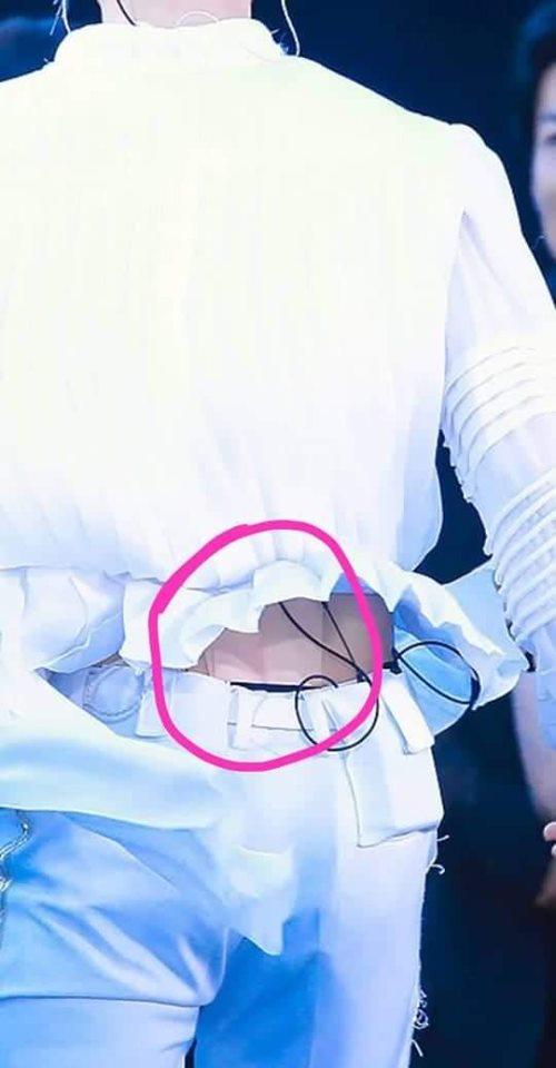 Fan xót xa khi thấy Jimin (BTS) kiệt sức xuất hiện tại sân bay với chi chít miếng dán giảm đau trên người-6