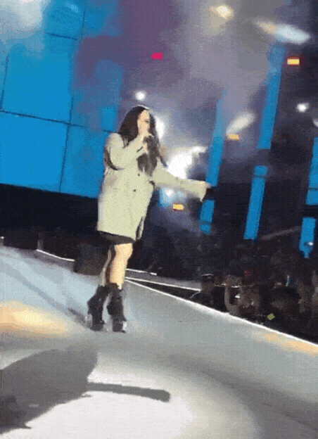 Hết hồn màn quẩy cực sung trên đôi giầy 25cm cao như cà kheo của nữ diva Trung Quốc-3