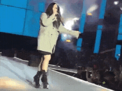 Lệ Quyên giữ vị trí cô gái vàng trong làng khoe nhẫn khi selfie thì ít mà nhẫn kim cương tiền tỉ đập vào mặt thì nhiều-16