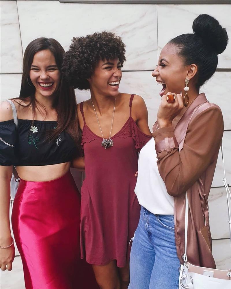 Bản tin Hoa hậu Hoàn vũ 9/7: Hoàng Thùy mặc váy cưới lộng lẫy, thần thái sắc lạnh chặt chém đối thủ Thái Lan-7