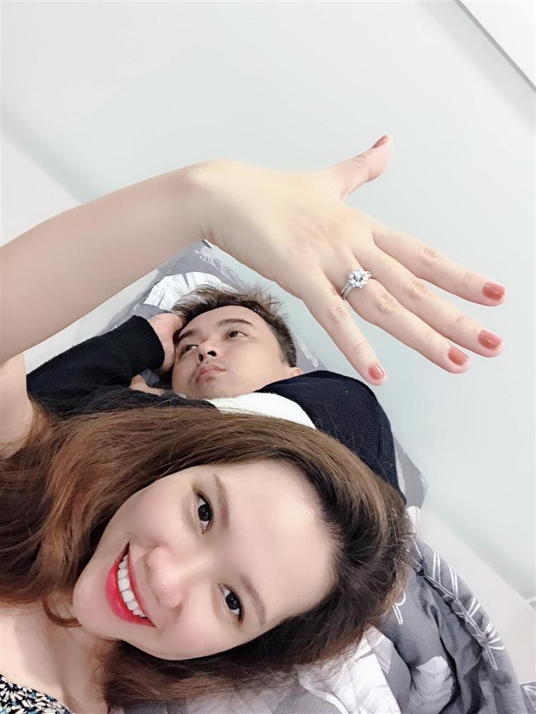 Màn khoe nhẫn kim cương cầu hôn của Đông Nhi bất ngờ truyền cảm hứng sáng tạo bá đạo tới giới trẻ thế này đây!-5