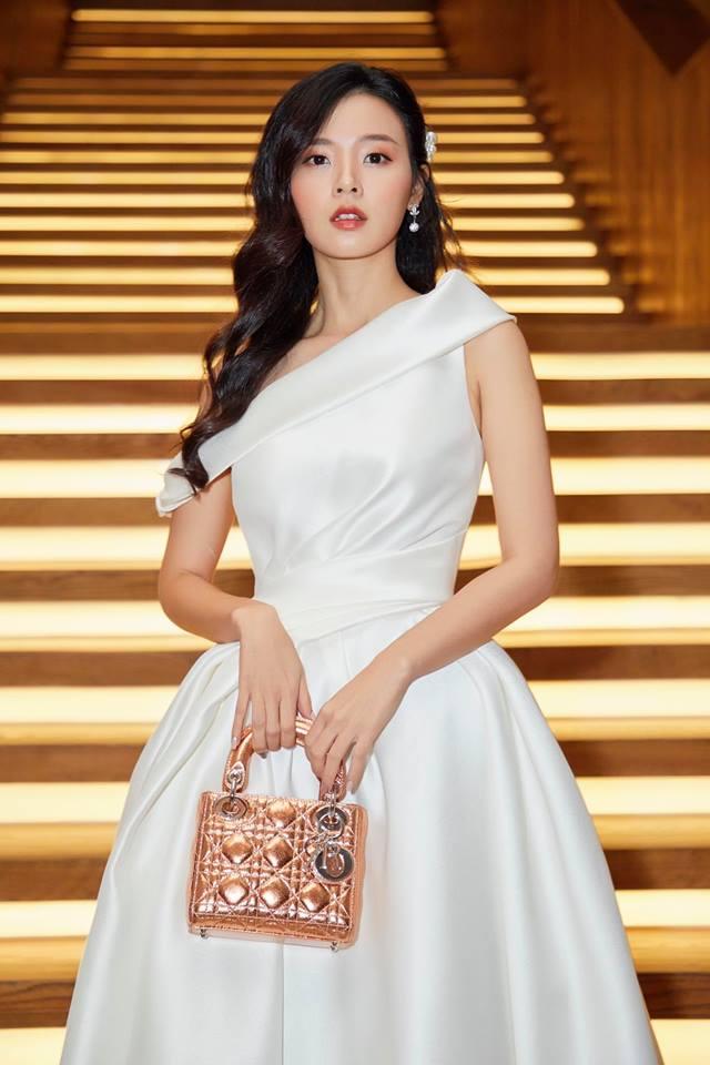 Harry Lu vừa công khai thả thính không lâu, Midu bất ngờ đăng ảnh tình tứ của cả 2 khiến fans hoang mang tìm câu trả lời-3