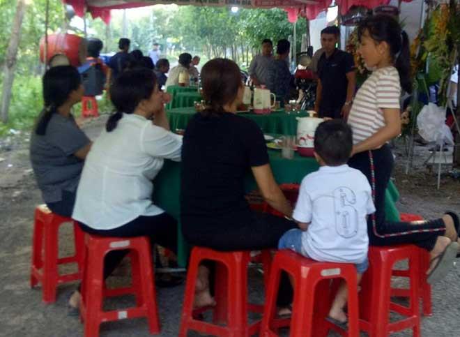 Đám tang đẫm nước mắt của nữ sinh 19 tuổi bị bạn trai sát hại: T.U muốn nuôi mẹ cả đời, không cưới ai hết-4