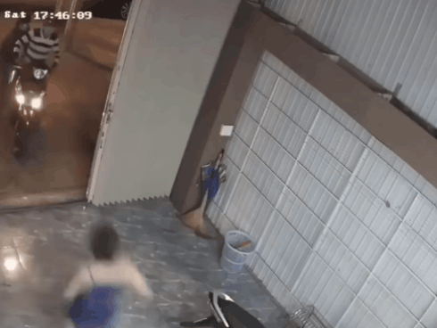 Mắt mờ dần sau nhấn mí ở tiệm spa, cô gái hoảng hốt khi bác sĩ tìm thấy nguyên nhân-5