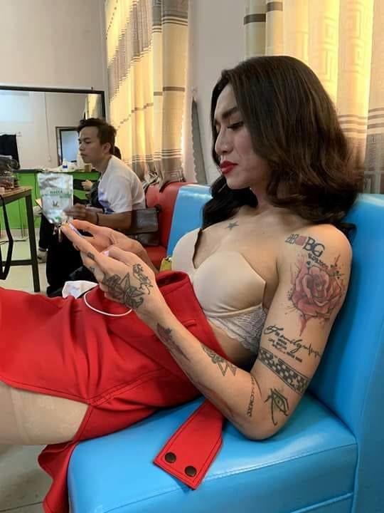 Bao nhiêu hình tượng giả gái long lanh bỗng vỡ tan vì hình ảnh BB Trần lộ nội y, phờ phạc trong hậu trường-1