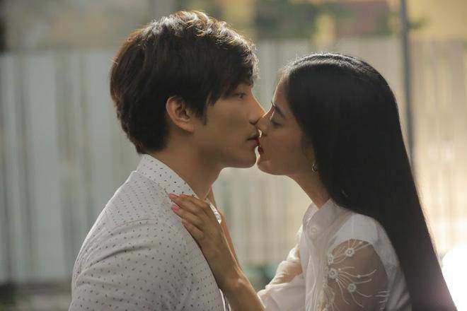 Chồng cũ tái hôn nhưng đêm đêm vẫn vén rèm sang giường tôi tâm sự-1