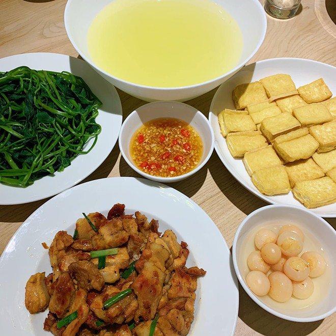 Bình luận dưới mâm cơm của con gái, bố ruột Bích Phương còn nhắc tới chàng trai đặc biệt-1