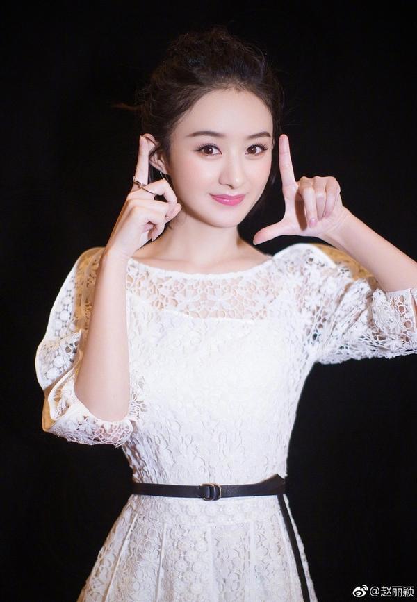 Triệu Lệ Dĩnh - Lưu Diệc Phi: Cùng sinh năm 1987, người là nữ hoàng rating, kẻ mang danh độc dược phòng vé-5