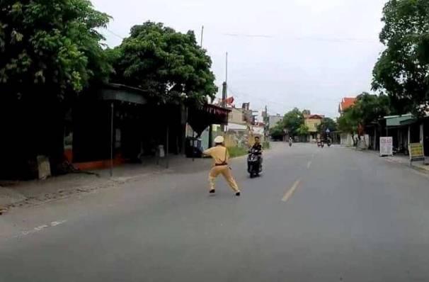 Người phi xe máy hất tung CSGT Hải Phòng mới 16 tuổi-1