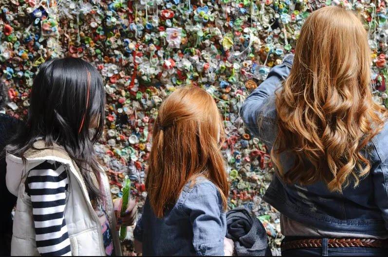 Những sự thật kỳ lạ về bức tường kẹo cao su có 1-0-2-5