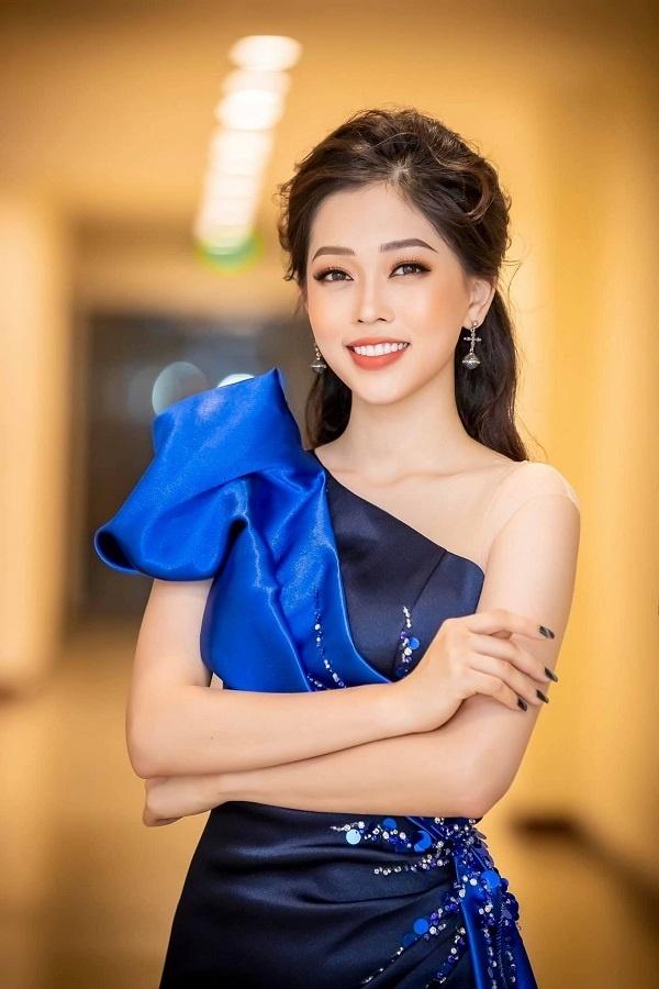 Bộ ba Hoa hậu Việt Nam 2018 sau 1 năm giờ ra sao?-17