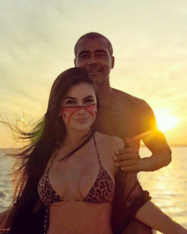 Cặp kè với nữ sinh kém 31 tuổi, quỷ lùn Brazil khoe chiến tích chuyện ấy gây sốc-1