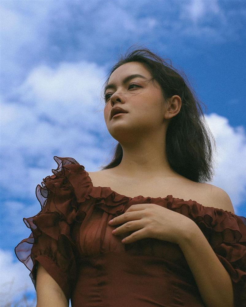 Toát mồ hôi hột với dáng ngồi chỉ trực chờ làm lộ vùng nhạy cảm của Elly Trần-5