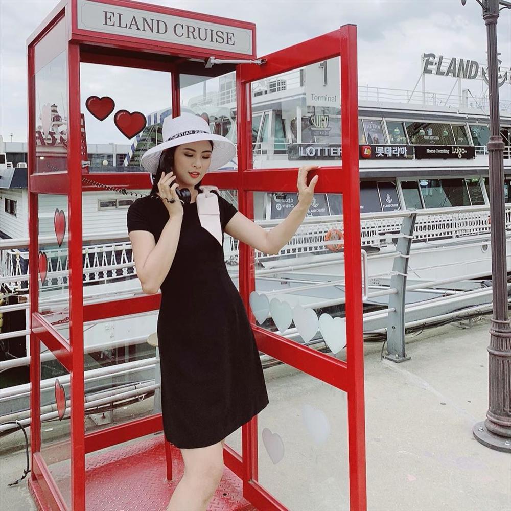 Toát mồ hôi hột với dáng ngồi chỉ trực chờ làm lộ vùng nhạy cảm của Elly Trần-10