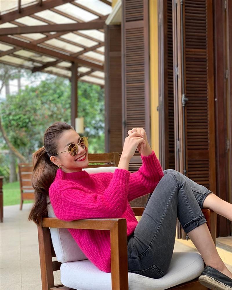 Toát mồ hôi hột với dáng ngồi chỉ trực chờ làm lộ vùng nhạy cảm của Elly Trần-11