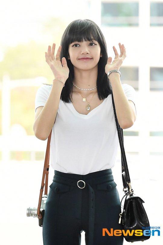 Góc lạ lẫm: Lisa (Black Pink) nhuộm tóc màu đen, lên đường quay về quê nhà Thái Lan-6