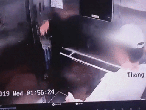 Clip: Bán hàng trên vỉa hè, cô gái bị cả chảo dầu sôi đổ vào chân và pha xử trí sau đó khiến ai cũng ngạc nhiên-3