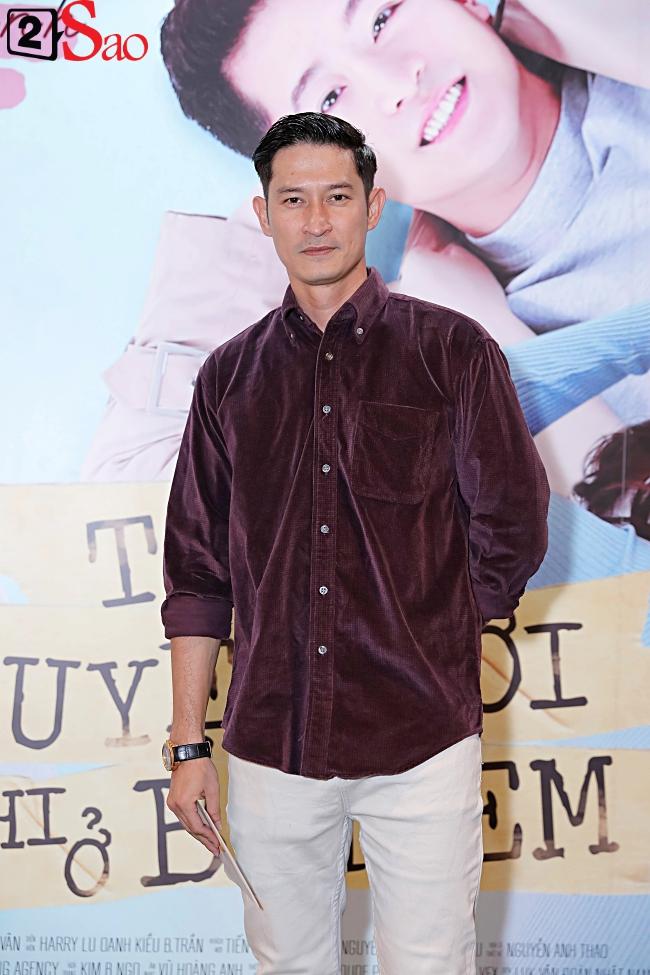 Đi ra mắt phim mới của Harry Lu, Midu lại mải mê chụp ảnh cùng Quốc Trường Về Nhà Đi Con-12