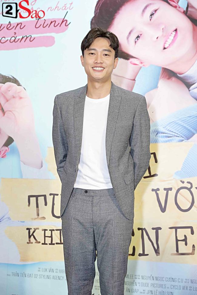 Đi ra mắt phim mới của Harry Lu, Midu lại mải mê chụp ảnh cùng Quốc Trường Về Nhà Đi Con-16