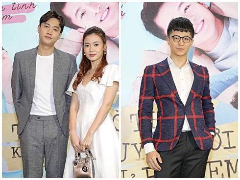 Đi ra mắt phim mới của Harry Lu, Midu lại mải mê chụp ảnh cùng Quốc Trường 'Về Nhà Đi Con'