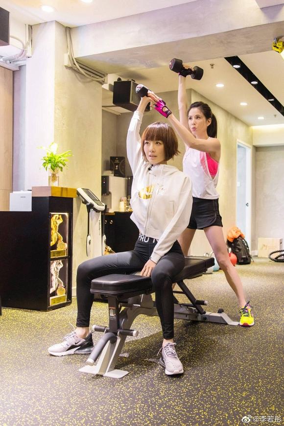 Tiểu Long Nữ Lý Nhược Đồng đẹp như nữ thần ở tuổi 45-14