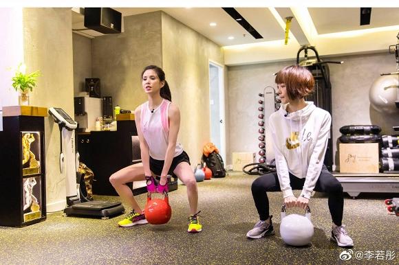 Tiểu Long Nữ Lý Nhược Đồng đẹp như nữ thần ở tuổi 45-15