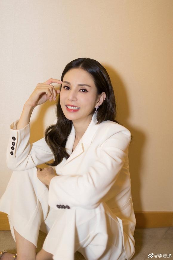 Tiểu Long Nữ Lý Nhược Đồng đẹp như nữ thần ở tuổi 45-8