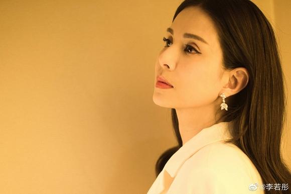 Tiểu Long Nữ Lý Nhược Đồng đẹp như nữ thần ở tuổi 45-9