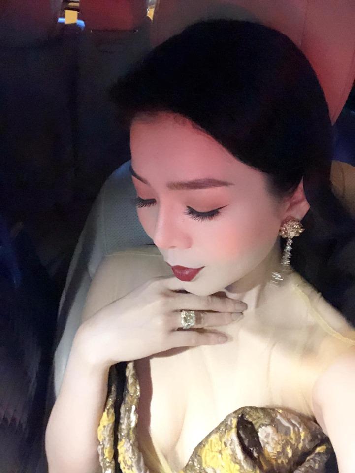 Buồn buồn Lệ Quyên tậu nhẫn kim cương tiền tỷ thì muốn buồn mãi!-9