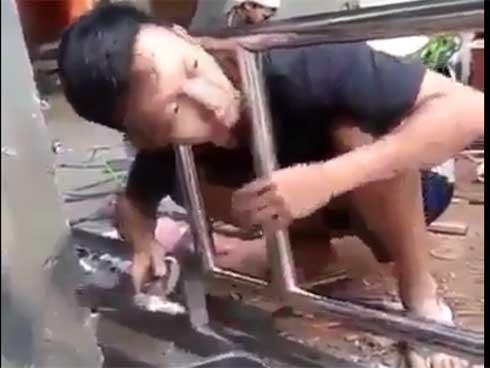 Clip: Cười không ngậm được mồm nhìn thanh niên lần đầu học làm... hàn xì-2