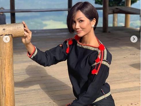 Xinh đẹp có số má nhưng H'Hen Niê vẫn phải ngậm ngùi: 'Tôi là cô gái da nâu bao chàng tránh xa'